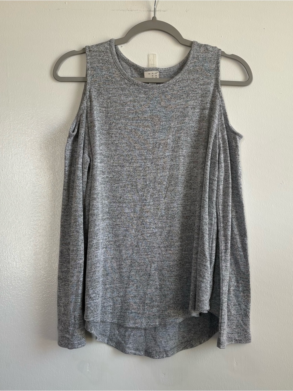a new day Gray Solid Cold Shoulder Knit Round Neck Long Sleeve Blouse Women’s M